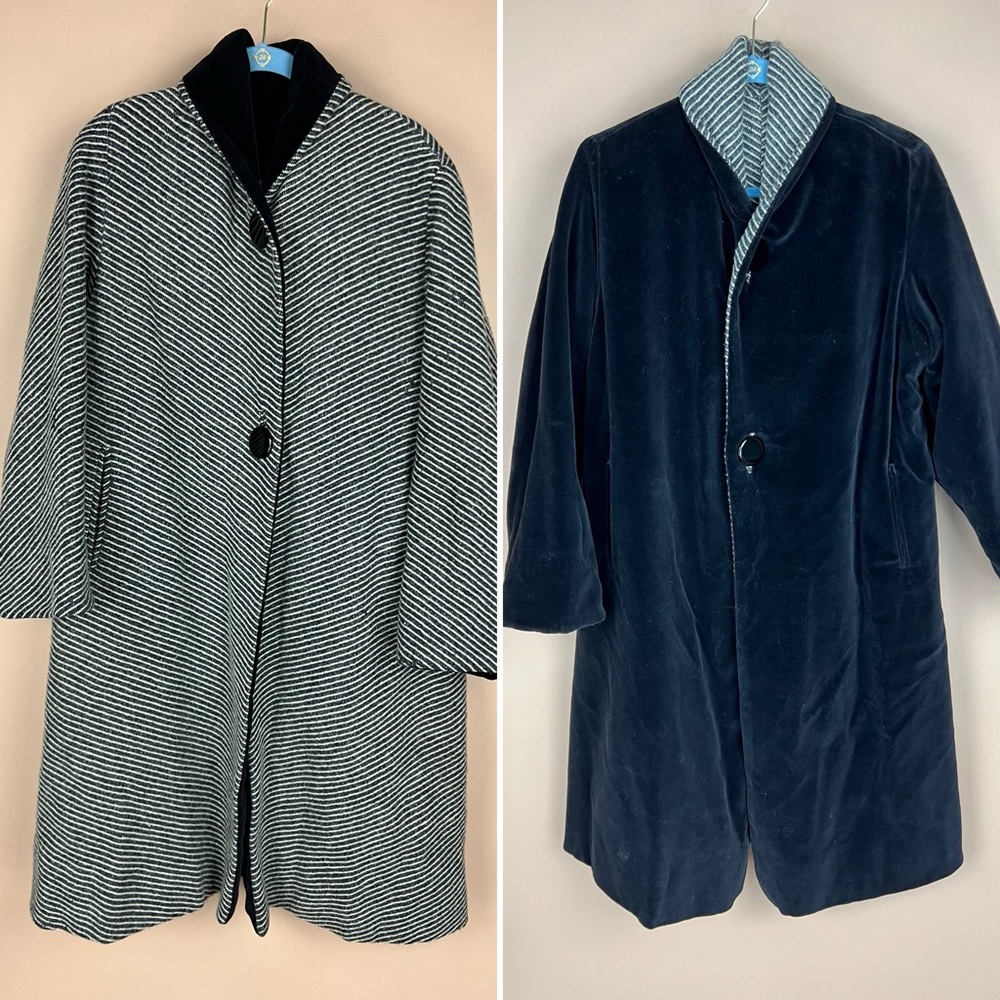 Vintage Women's Size XL Bust 42 inches Black and White Striped Reversible Coat